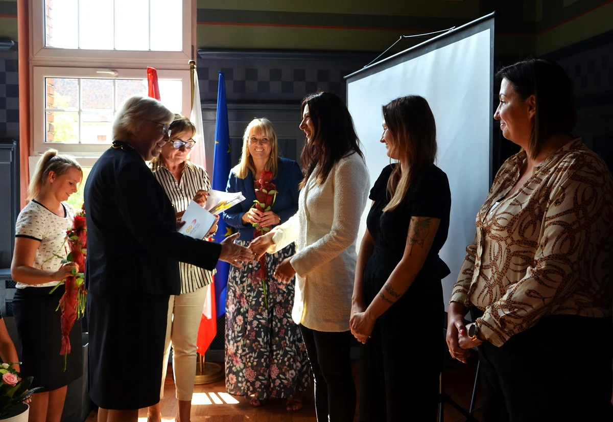 Wręczono awanse nauczycielskie [ZDJĘCIA]