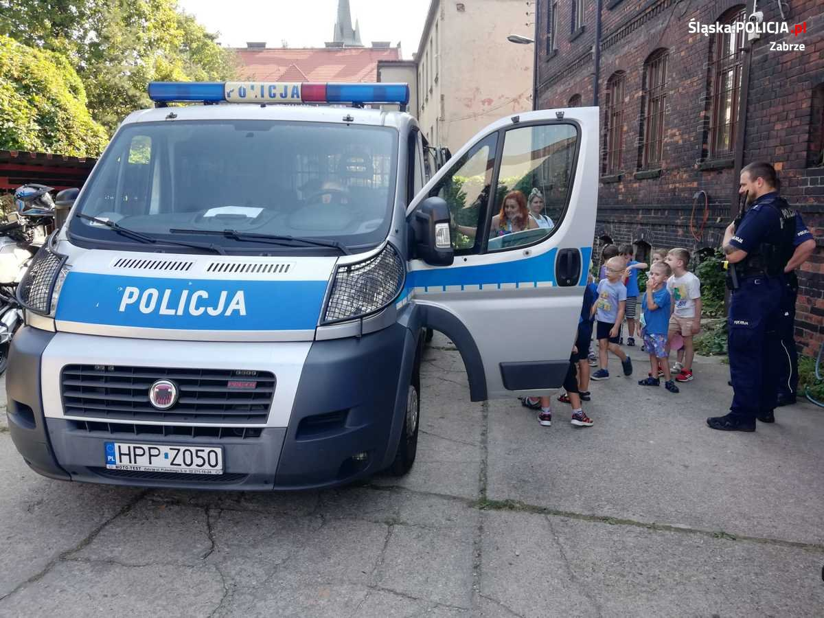 Przedszkolaki odwiedziły Komisariat III Policji w Zabrzu