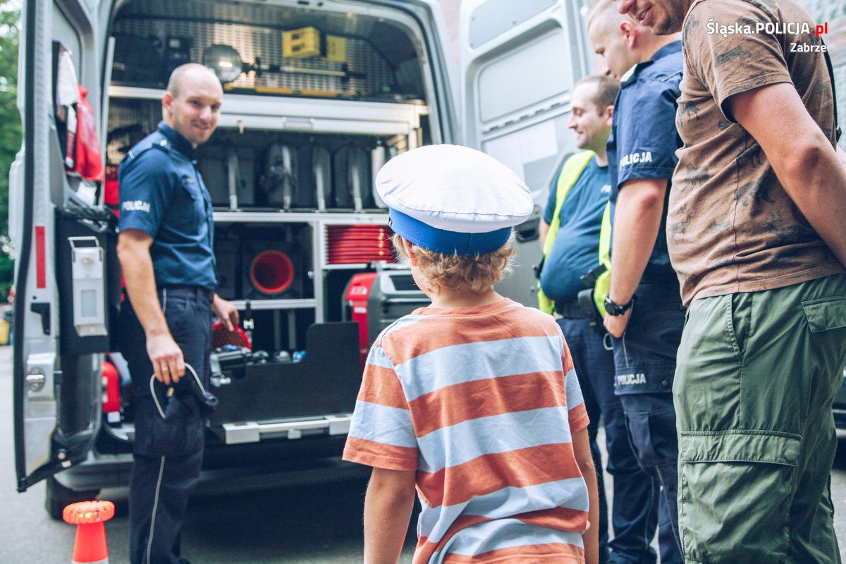 Zmagający się z poważną chorobą Janek odwiedził zabrzańskich policjantów [FILM]