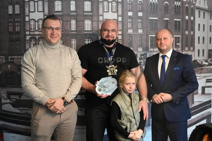 Górnik z Rudy Śląskiej podwójnym mistrzem świata w wyciskaniu sztangi na leżąco!