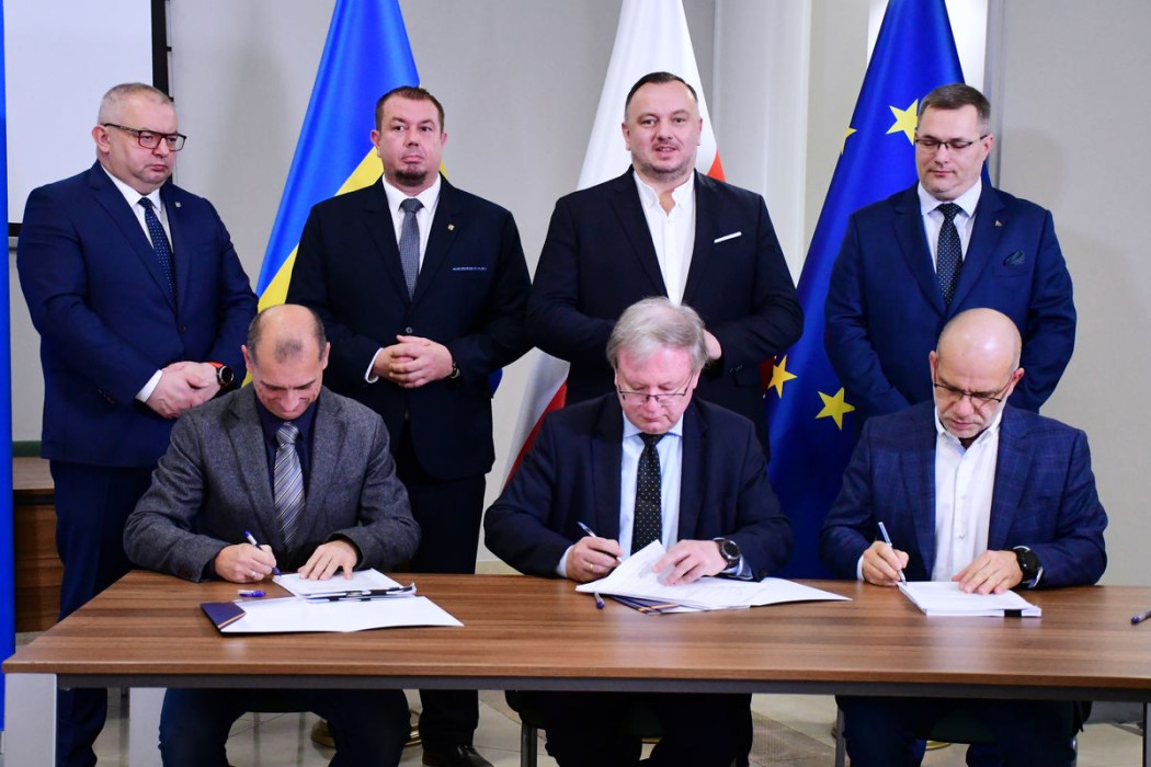 Boom drogowych inwestycji w śląskim. Podpisano 2 umowy na zadania drogowe