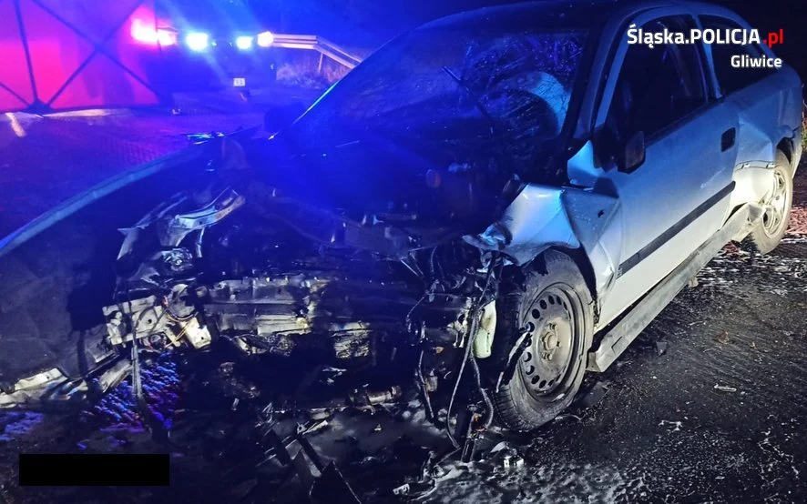 Śmiertelne zderzenie czołowe w Pyskowicach. Nie żyje jedna osoba, trzy są ranne