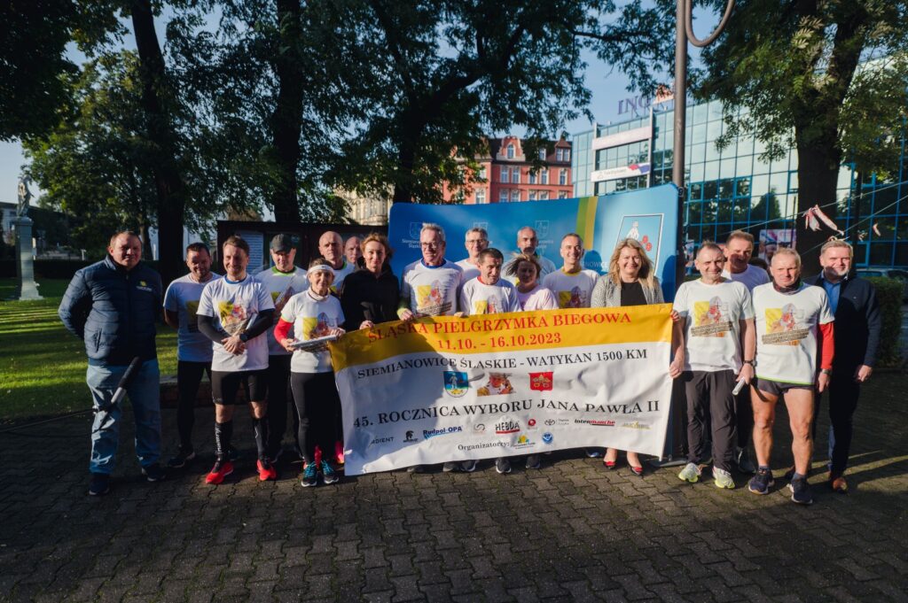 Uczestnicy XXXV pielgrzymki biegowej do Watykanu wystartowali z Siemianowic Śląskich