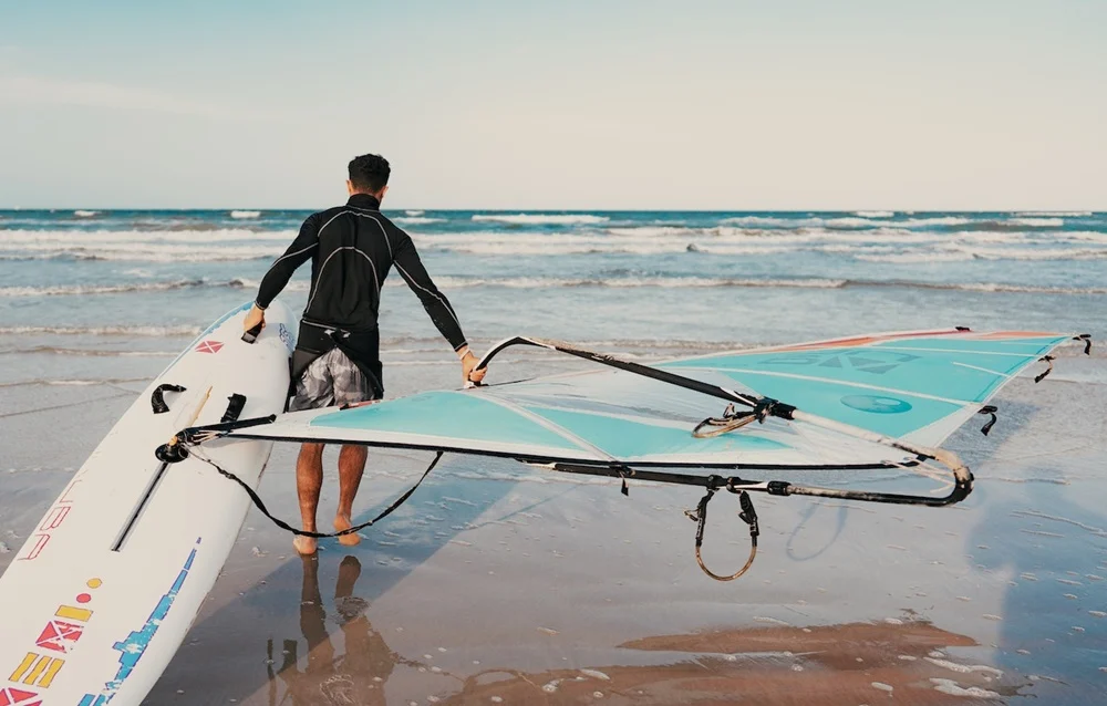 Deski windsurfingowe - klucz do dobrej zabawy na falach