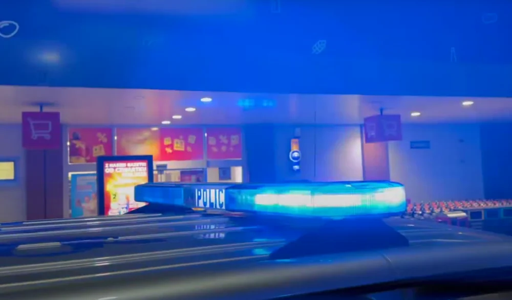 61-latka wszczęła alarm bombowy w sklepie. Później chciała przekupić policjantów pralinami