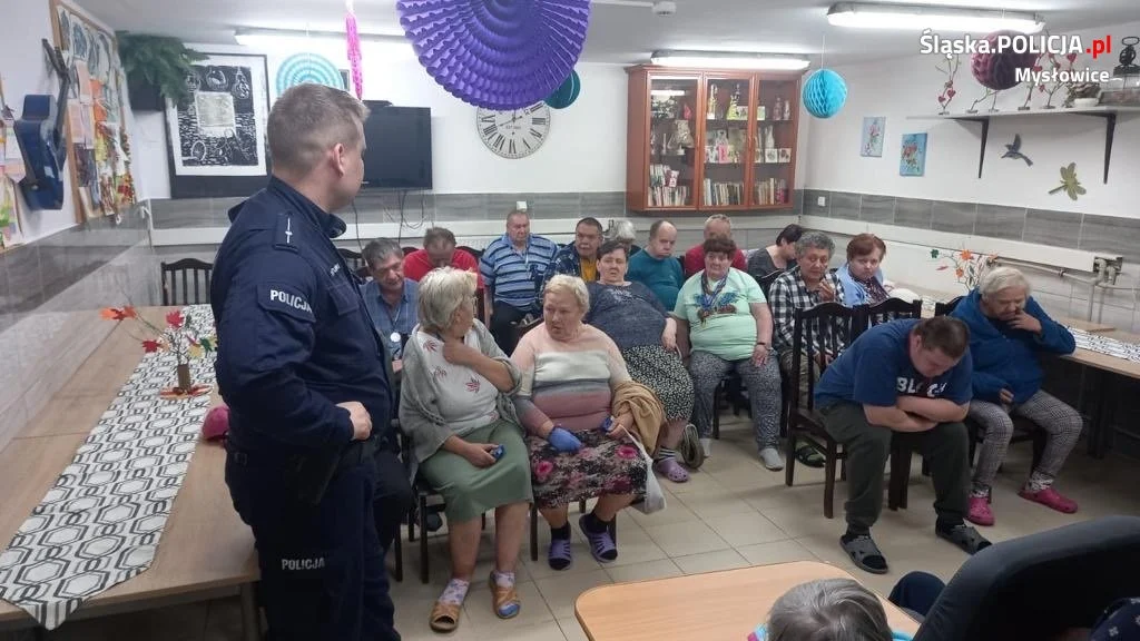 Mysłowiccy policjanci odwiedzili mieszkańców DPS