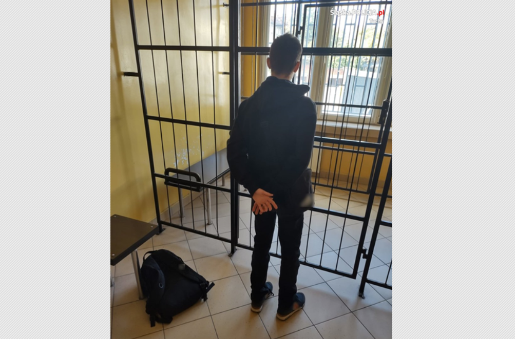 Nastolatek zaatakował nożem do tapet w szkole. Ranny uczeń trafił do szpitala!