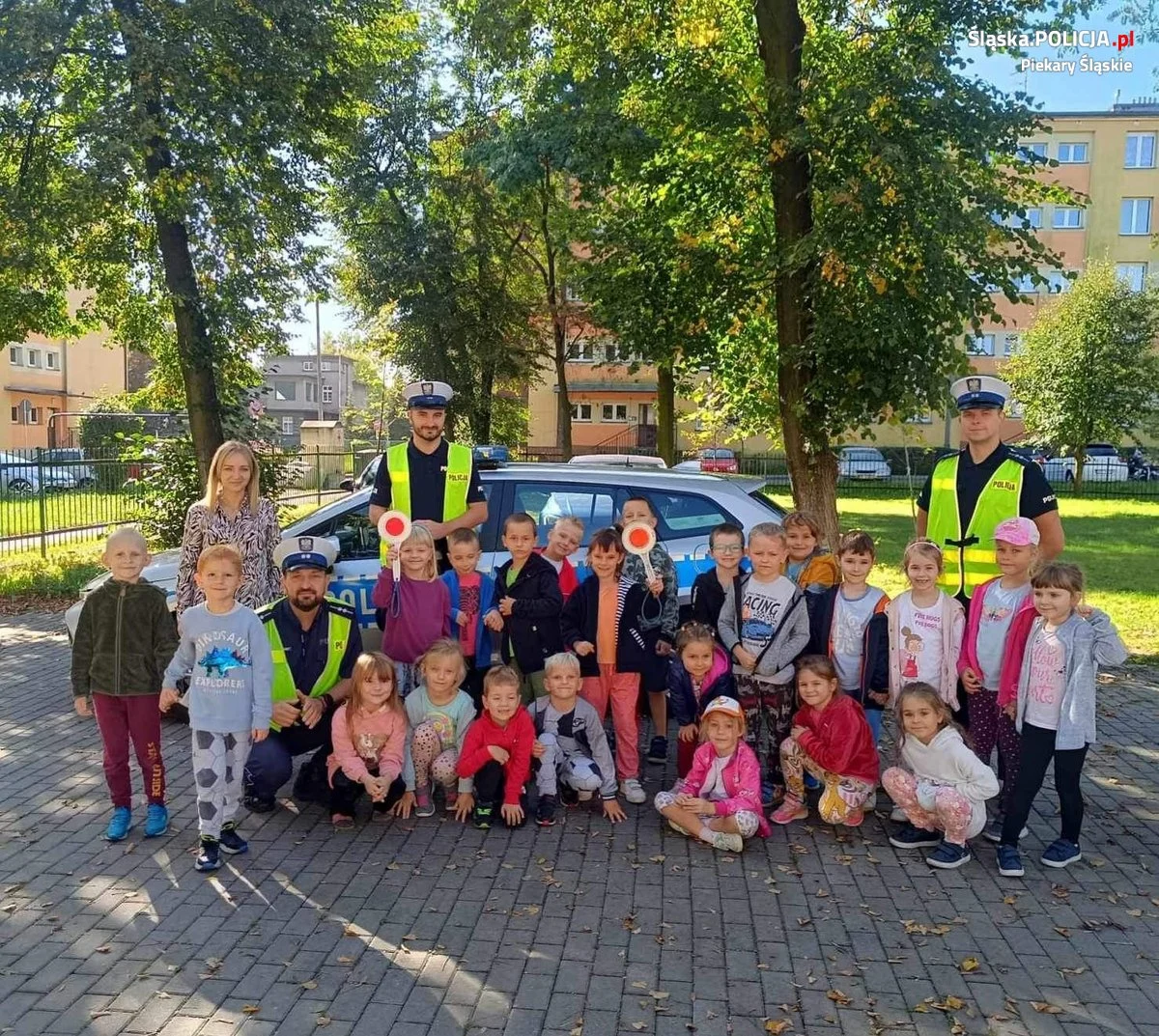 Piekarscy policjanci rozmawiali z najmłodszymi o bezpieczeństwie