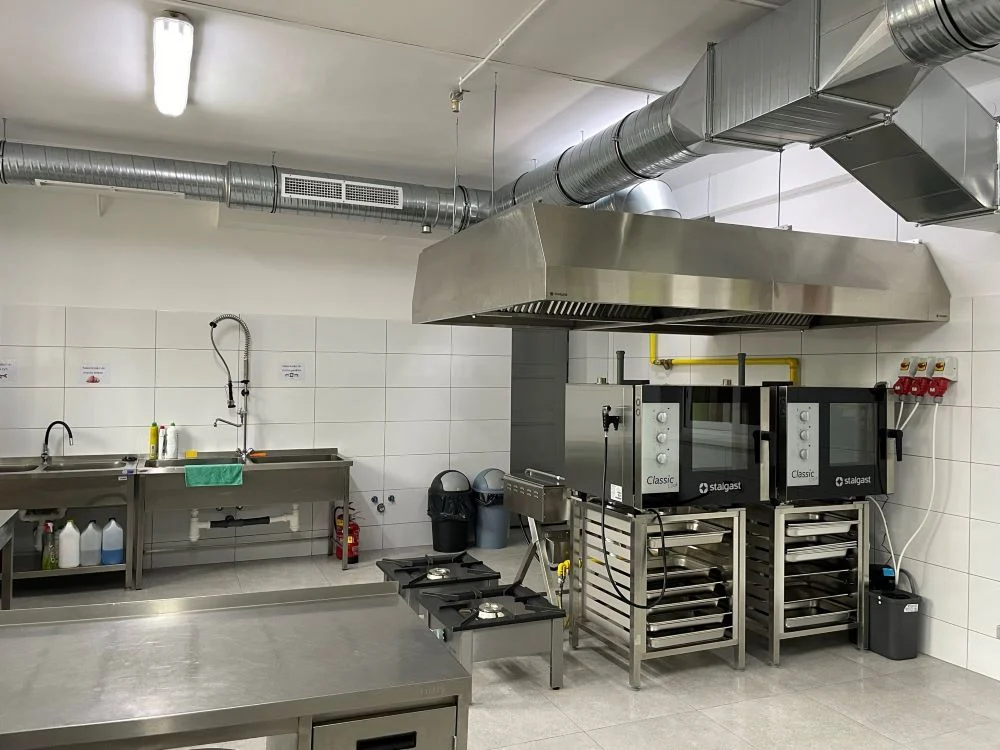 Remonty kuchni w piekarskich placówkach oświatowych