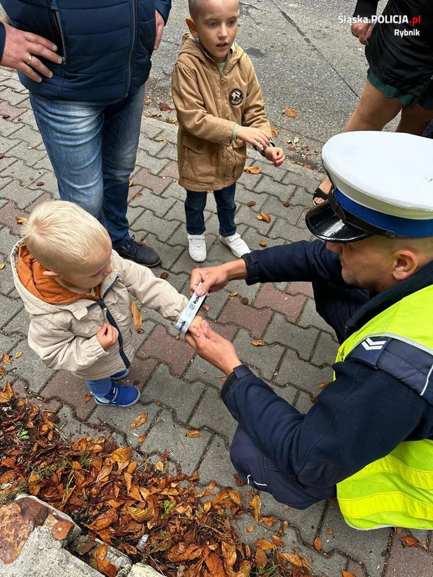 "Noś Odblaski" w Rybniku. Policjanci świecą przykładem!