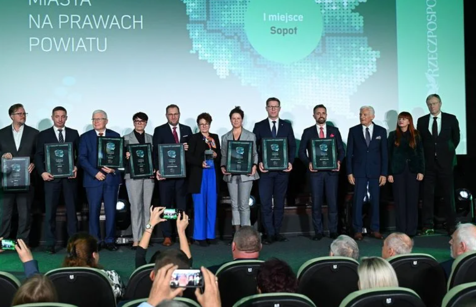 Rybnik doceniony za zrównoważony rozwój. Piotr Kuczera odebrał nagrodę