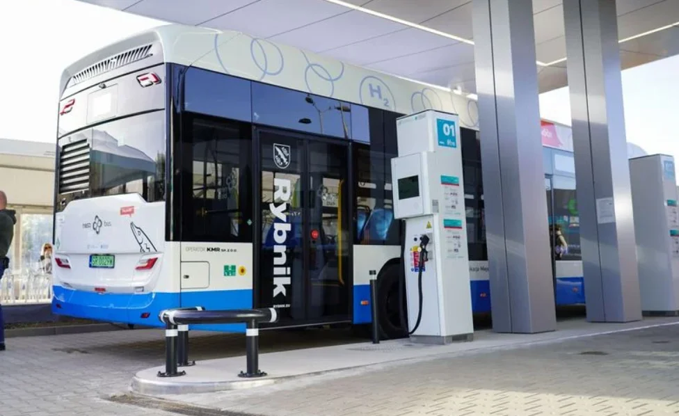 W Rybniku zatankujesz wodór. Otwarto pierwszą na Śląsku stację tankowania wodoru!