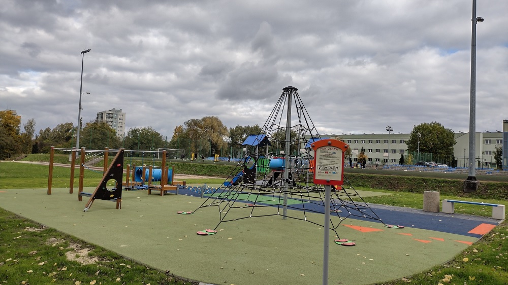 Dobra zabawa na Sikorniku. Przy ZSO nr 5 powstał nowy plac zabaw