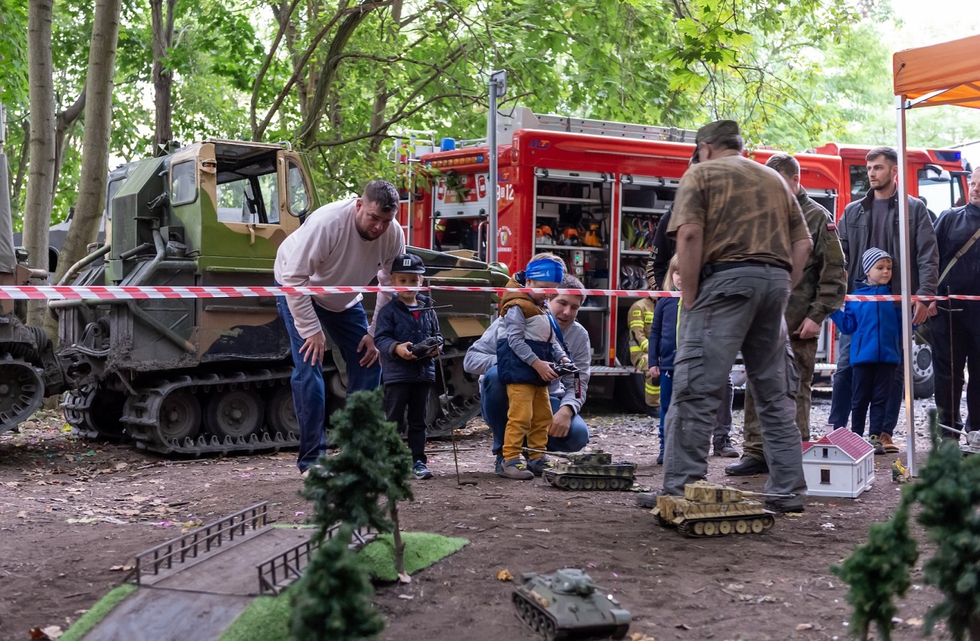 Pasjonaci wojskowości zjechali do Miechowic