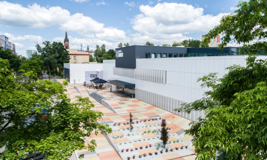 "W barwach jesieni" w Sosnowcu. Wernisaż wystawy prac plastycznych Klubu Twórców "Różni"