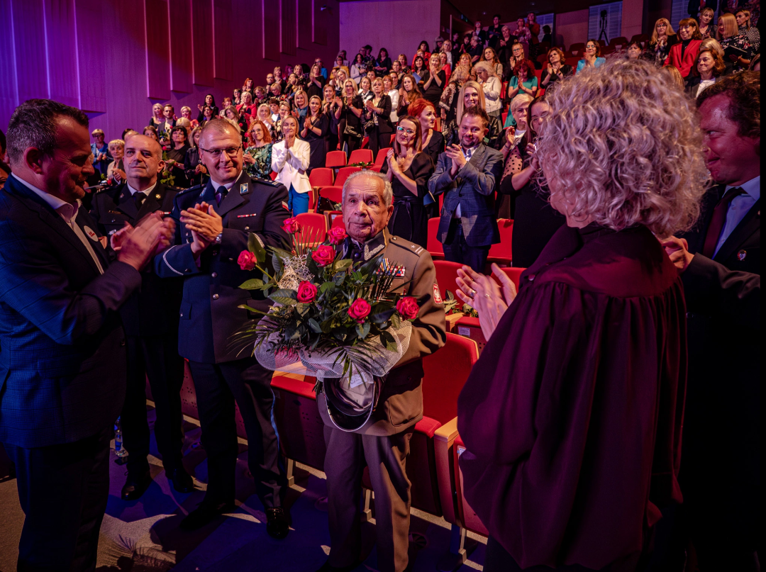Dzień Edukacji Narodowej w Sosnowcu. Arkadiusz Chęciński wręczył nagrody! [ZDJĘCIA]