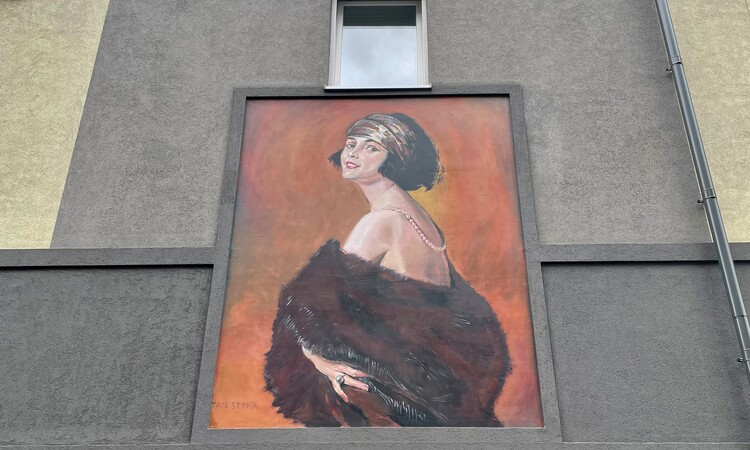 Mural z Polą Negri na ul. Kołłątaja w Sosnowcu