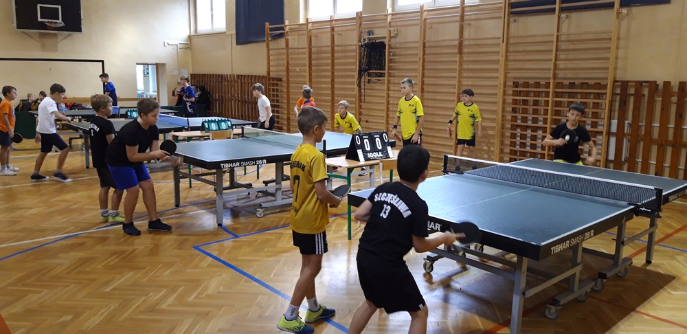Sosnowiec: Igrzyska dzieci w tenisie stołowym w SP nr 13. Sprawdź wyniki!