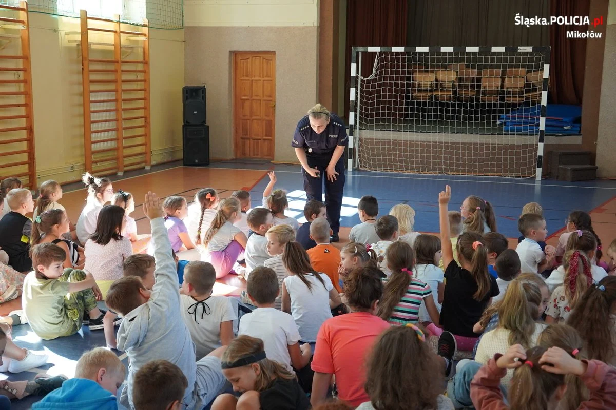 "Bezpieczna droga do szkoły" przy współpracy ze Szkołą Policji w Katowicach