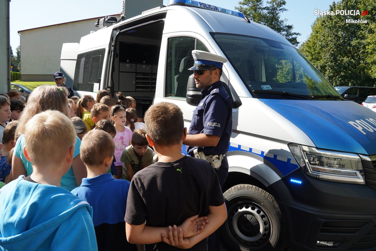 "Bezpieczna droga do szkoły" przy współpracy ze Szkołą Policji w Katowicach