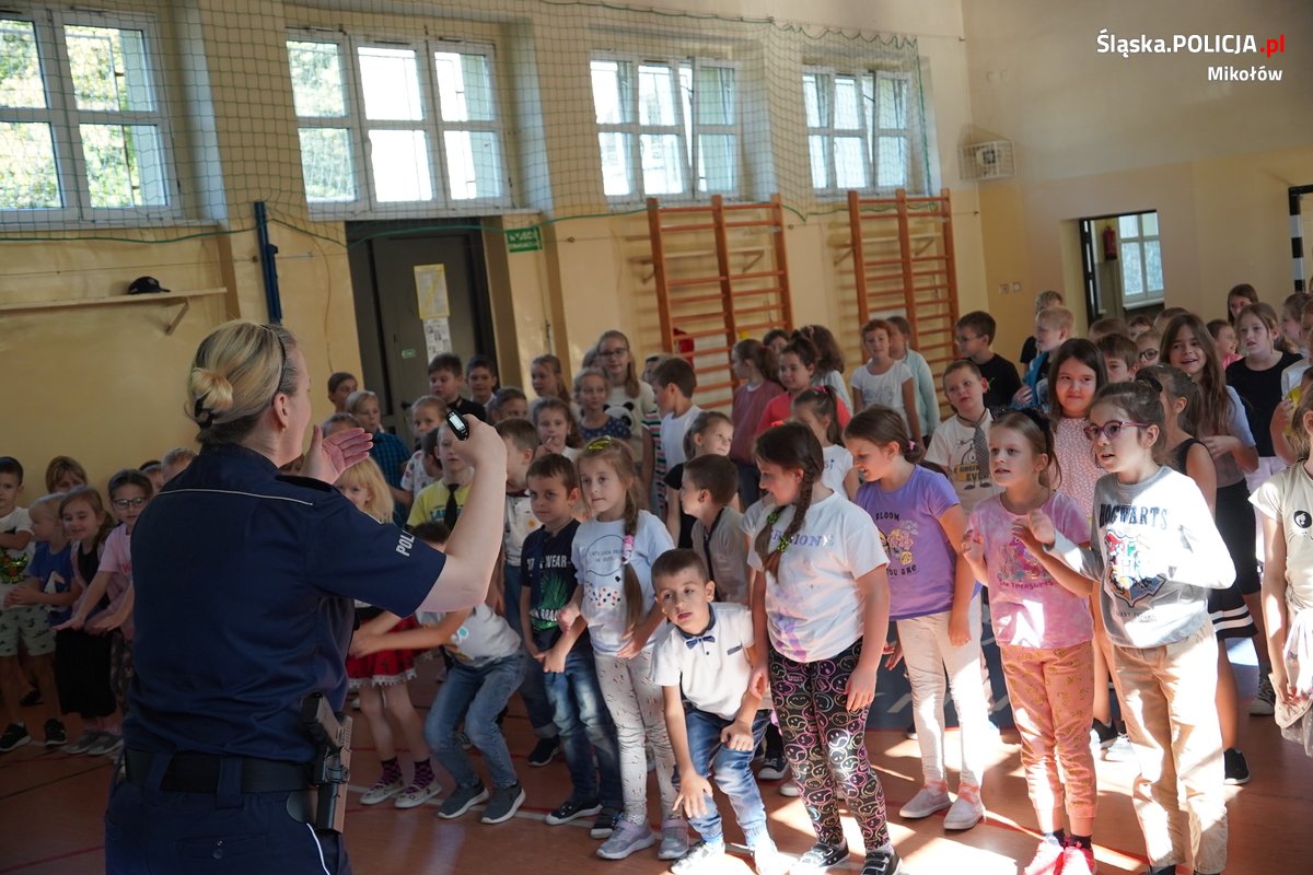 "Bezpieczna droga do szkoły" przy współpracy ze Szkołą Policji w Katowicach