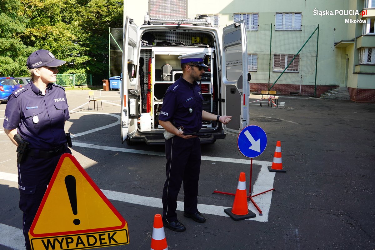 "Bezpieczna droga do szkoły" przy współpracy ze Szkołą Policji w Katowicach