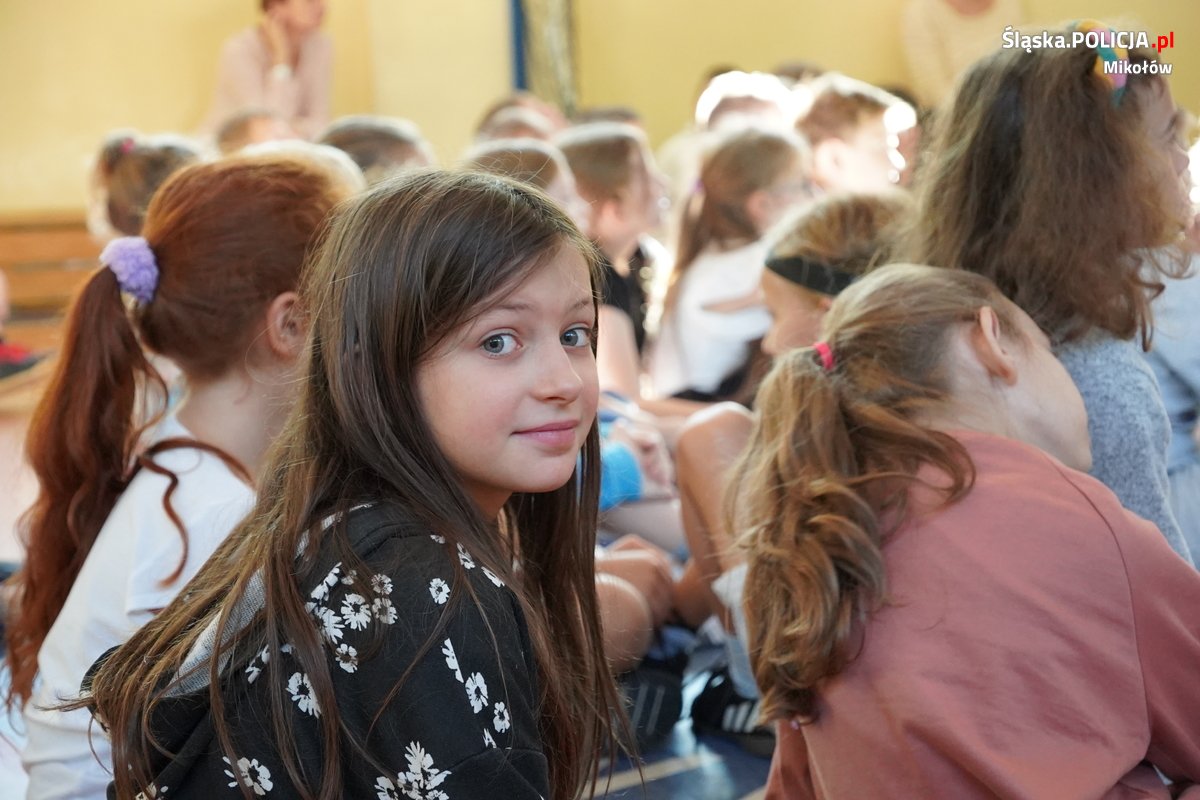 "Bezpieczna droga do szkoły" przy współpracy ze Szkołą Policji w Katowicach
