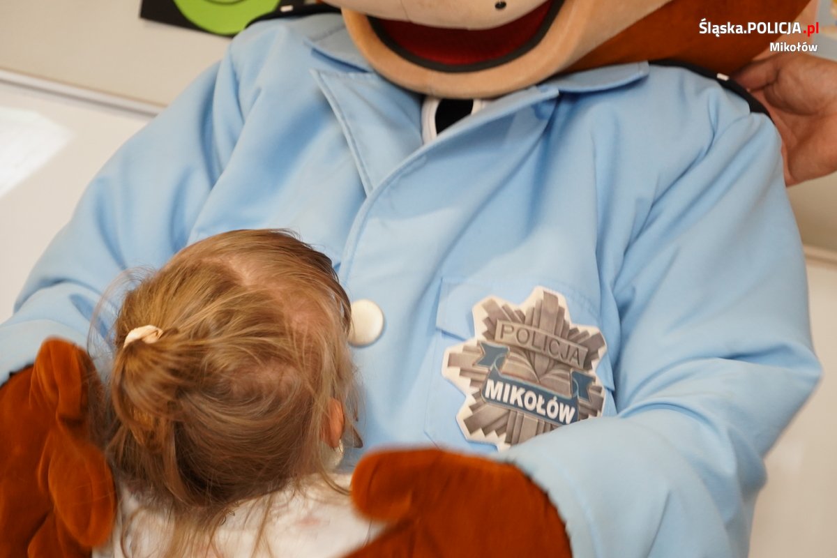 Policyjni profilaktycy w Terapeutycznym Punkcie Przedszkolnym "Wyjątkowa Kraina"