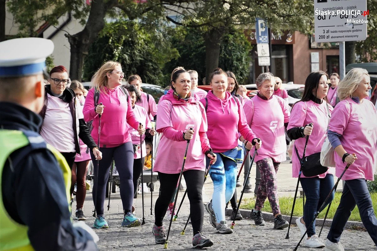 "Różowy Mikołów" pod okiem "niebieskich"