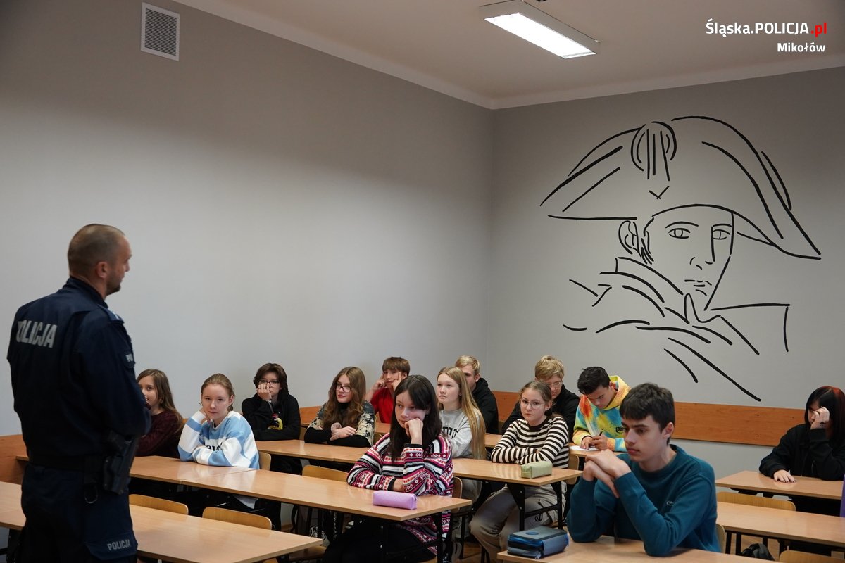 Z uczniami liceum o odpowiedzialności prawnej nieletnich