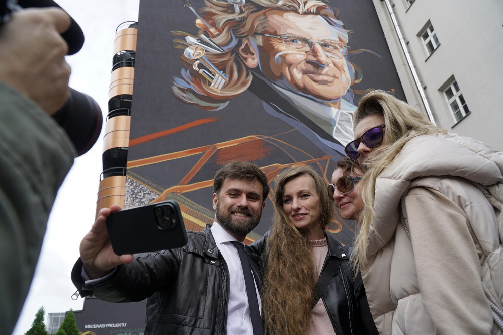 Dzisiaj w Katowicach uroczyście odsłonięto mural poświęcony Zbigniewowi Wodeckiemu