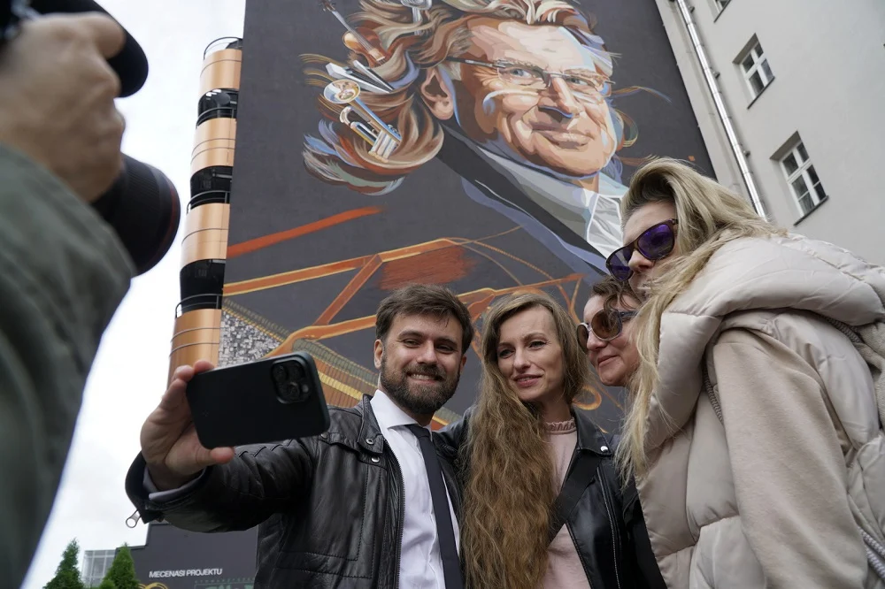 Dzisiaj w Katowicach uroczyście odsłonięto mural poświęcony Zbigniewowi Wodeckiemu