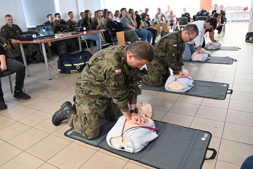 "Poznaj nas - zostań śląskim policjantem". Dzień otwarty w katowickiej Policji