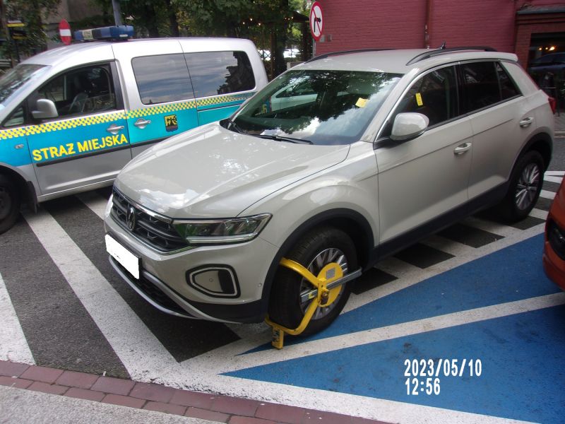 W ciągu tygodnia prawie 700 interwencji w Katowicach. Trwa akcja "Wyzwanie parkowanie"
