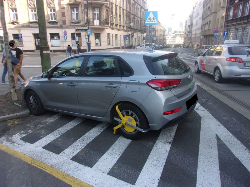 W ciągu tygodnia prawie 700 interwencji w Katowicach. Trwa akcja "Wyzwanie parkowanie"