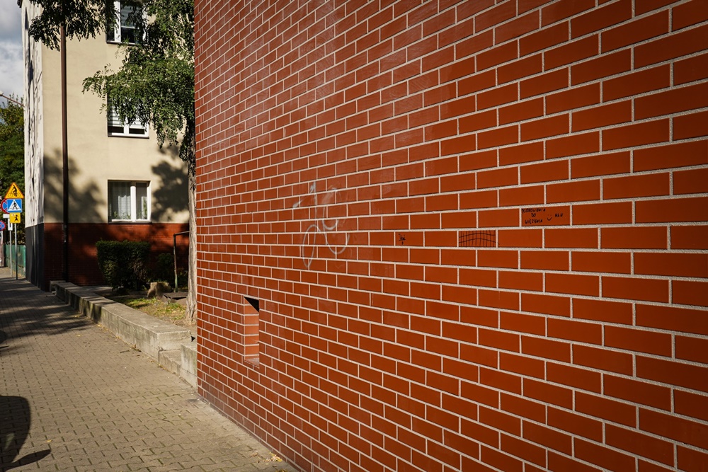 Katowice: KZGM oraz inni zarządcy nieruchomości walczą z pseudograffiti