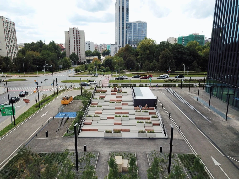 Schody przy KTW: Połączenie nowoczesnego designu z historią