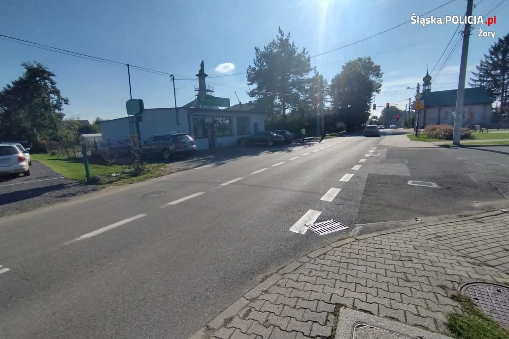 Potrącenie dziecka na ul. Głównej. 10-latek wtargnął tuż pod nadjeżdżający pojazd! [WIDEO]