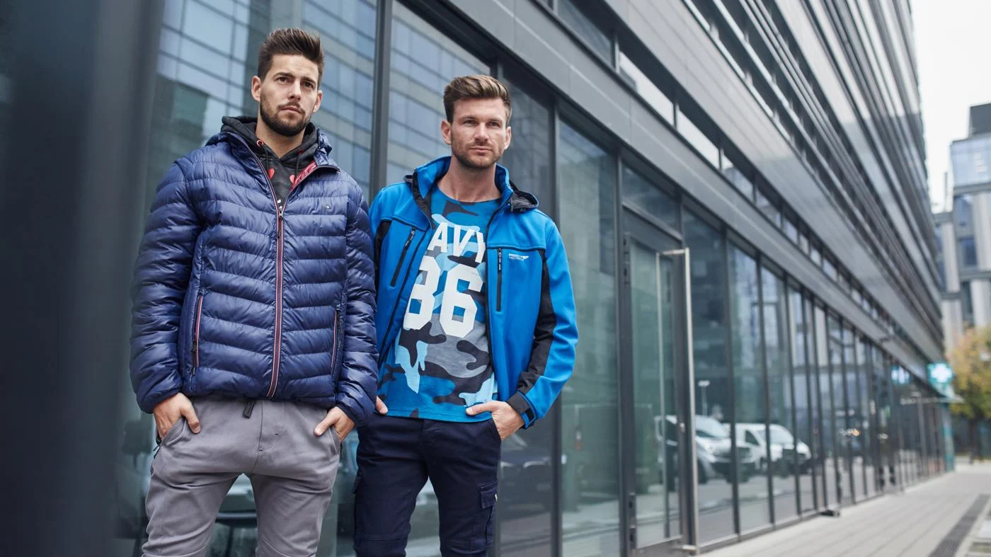 Zimowa kurtka męska w stylu Prady – jak wybrać modną bomberkę?