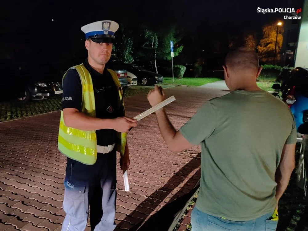"Świeć przykładem - noś odblaski" w Chorzowie. Policjanci wzięli udział w akcji