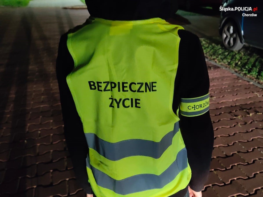"Świeć przykładem - noś odblaski" w Chorzowie. Policjanci wzięli udział w akcji