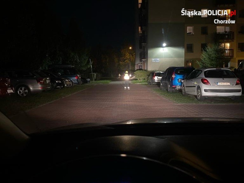 "Świeć przykładem - noś odblaski" w Chorzowie. Policjanci wzięli udział w akcji