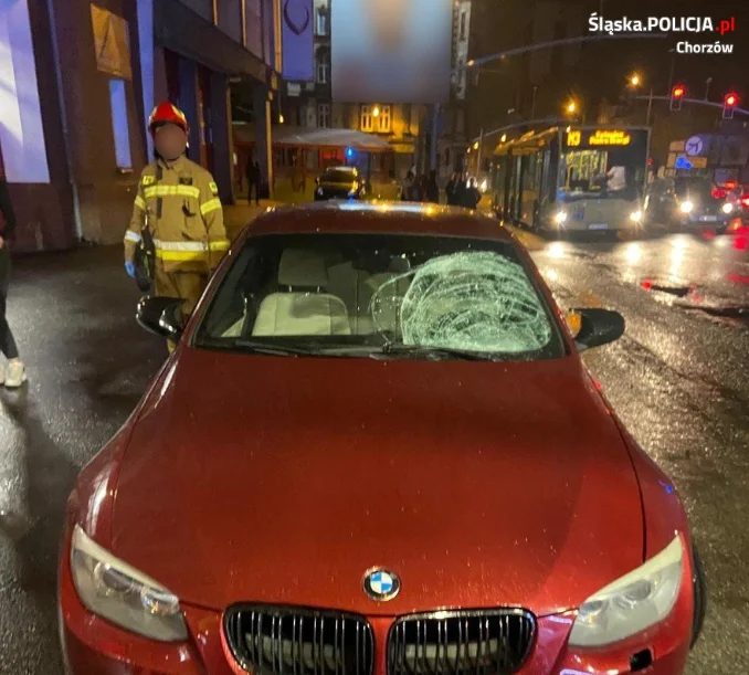 Chorzów: Wbiegł prosto pod nadjeżdżający samochód. Miał 3 promile alkoholu!
