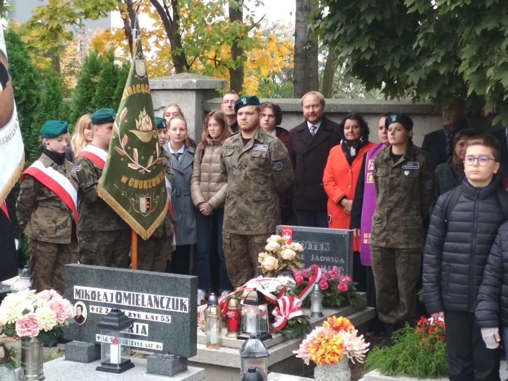 Oznaczenie grobu powstańca śląskiego Pawła Rostka. Odbyły się uroczystości na cmentarzu