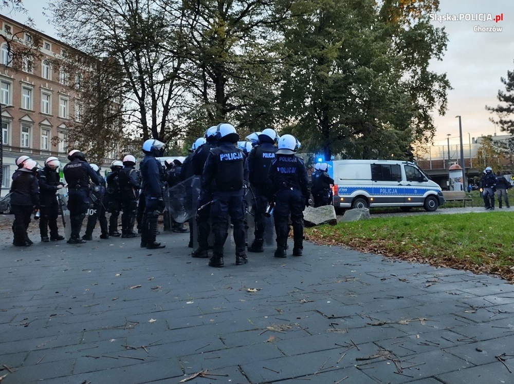 Chorzów: Policjanci zabezpieczali mecz na Stadionie Śląskim