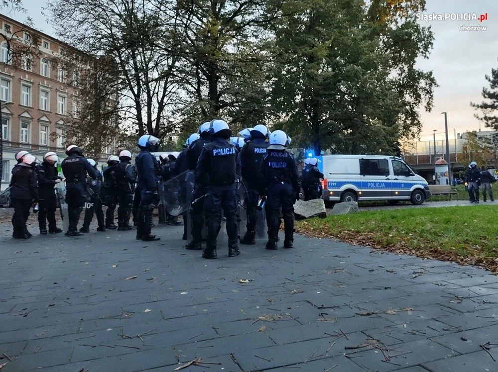 Chorzów: Policjanci zabezpieczali mecz na Stadionie Śląskim
