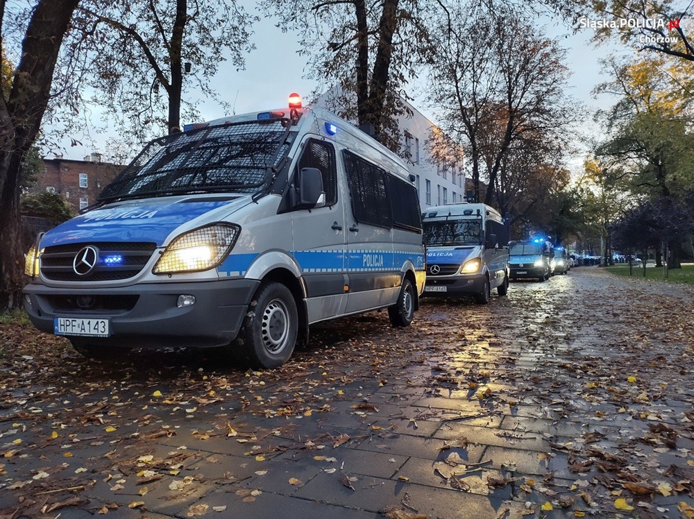 Chorzów: Policjanci zabezpieczali mecz na Stadionie Śląskim