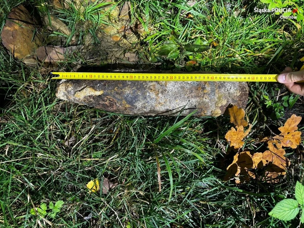 Niebezpieczne znalezisko z II wojny światowej w chorzowskim lesie. Zabezpieczono pocisk!