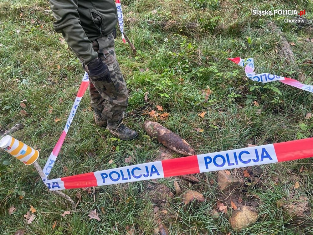 Niebezpieczne znalezisko z II wojny światowej w chorzowskim lesie. Zabezpieczono pocisk!