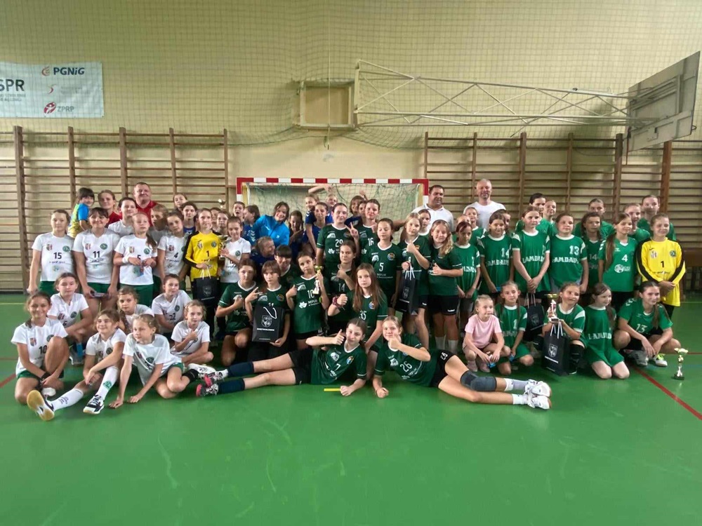Turniej piłki ręcznej o Puchar Dyrektor SP 1 w Świętochłowicach. Sprawdź wyniki!